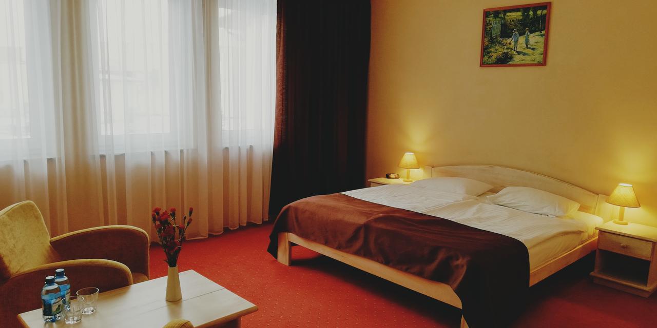 Hotel Metro Kłodzko Esterno foto