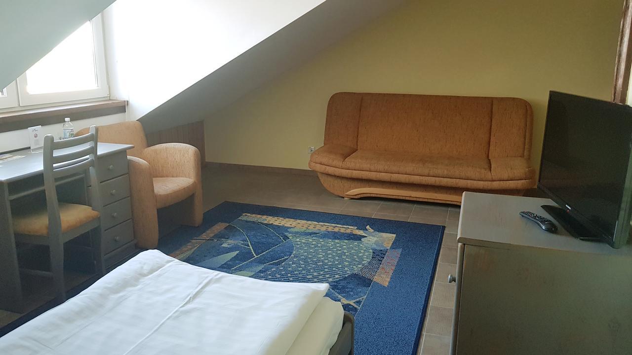 Hotel Metro Kłodzko Esterno foto